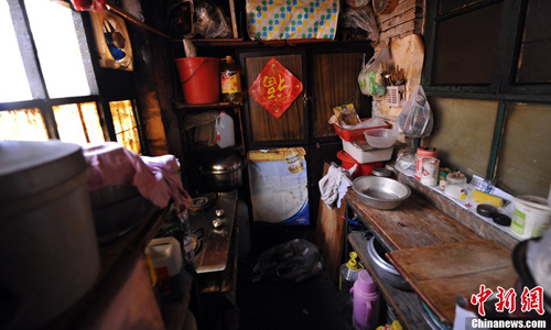 Tong’s makeshift kitchen accommodates her family of five, all of which share an attached 10-square meter room. Tong said she hopes one day they can move into a decent apartment. Photo: Jin Shuo/chinanews.com 