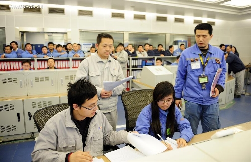 Staff work in the main control room of first unit of Hongyanhe nuclear power station near Wafangdian, northeast China's Liaoning Province, Feb. 17, 2013. The Hongyanhe nuclear power station, the first nuclear power plant and largest energy project in northeast China, started operation on Sunday afternoon. Construction on the first phase of the project, which features four power generation units to be built at a cost of 50 billion yuan (7.96 billion U.S. dollars), began in 2007 and is expected to be completed by the end of 2015. The four units will generate 30 billion kilowatt-hours (kwh) of electricity annually by then. Construction on the second phase of the project, which features two power generation units to be built with an investment of 25 billion yuan, started in May 2010 and is expected to be completed by the end of 2016. The power plant will generate 45 billion kwh of electricity after it is fully completed in 2016. (Xinhua) Related:NE China's first nuclear power plant starts operationDALIAN, Feb. 17 (Xinhua) -- The Hongyanhe nuclear power station, the first nuclear power plant and largest energy project in northeast China, started operation on Sunday afternoon.The plant's first unit went into operation at 3:09 p.m., said Yang Xiaofeng, general manager of Liaoning Hongyanhe Nuclear Power Co., Ltd.Full Story