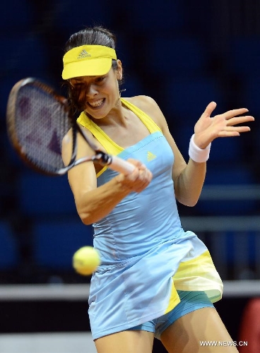 Ana Ivanovic of Serbia returns the ball during the second round match of Porsche Tennis Grand Prix against Nadia Petrova of Russia in Stuttgart, Germany, on April 25, 2013. Ana Ivanovic won 2-0. (Xinhua/Ma Ning) 