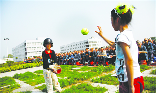 Two kids from Sun Village perform at a prison in Zhengzhou, Henan Province, during an organized visit to the children's parents serving a jail term, in April 2009. Photo: Courtesy of Sun Village