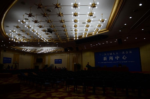 Photo taken on Feb. 26, 2013 shows a press room of the press center for the 2013 sessions of the National People's Congress (NPC) and the Chinese People's Political Consultative Conference (CPPCC) in Beijing, capital of China. The upcoming annual sessions of the NPC, China's top legislature, and the CPPCC, the country's top political advisory body, launched a press center Tuesday in the Media Center Hotel in downtown Beijing. (Xinhua/Jin Liangkuai) 