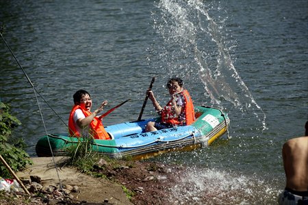 Water fights during rafting at Siming Mountain Photos: Yang Hui/GT
