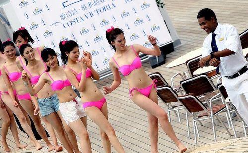 Photo taken on August 6, 2012 shows contestants from Miss Universe 2012 show in Bikini on Costa Victoria. Photo: Xinhua