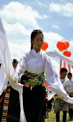 Dondrup from a local Tibetan and Putonghua bilingual school dances during the contest.