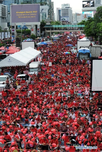 Thousands of supporters of the United Front for Democracy against the Dictatorship (UDD), or the Red shirts, rally to commemorate the third anniversary of the military crackdown on the anti-government protesters in the main shopping district of Bangkok, capital of Thailand, May 19, 2013. (Xinhua/Gao Jianjun)