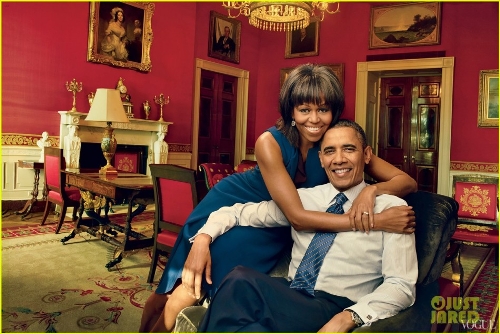 Michelle Obama poses with her husband for the fashion bible Vogue of its April issue.(Photo Source: sina.com)