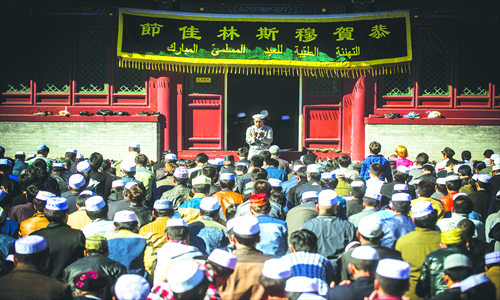 Muslims pray during the Corban Festival in Niujie Mosque in central Beijing on Tuesday.Photo: Li Hao/GT