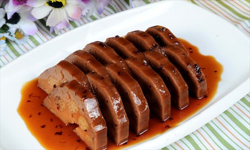 Steamed lotus root flavored with sweet osmanthus