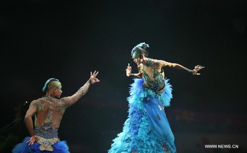 Chinese famous choreographer Yang Liping (R) performs in her final dance drama 
