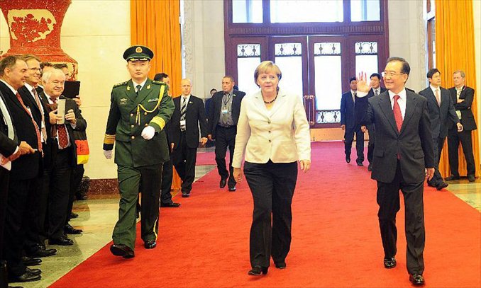Chinese Premier Wen Jiabao (1st R, front) holds a welcoming ceremony for visiting German Chancellor Angela Merkel (2nd R, front) at the Great Hall of the People in Beijing, capital of China, Aug. 30, 2012. Photo: Xinhua