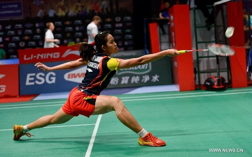 Indonesia's Aprilia Yuswandari returns a shot during the 2013 Sudirman Cup world mixed team badminton championship against Li Xuerui of China in Kuala Lumpur, Malaysia, on May 21, 2013. Li won 2-1. (Xinhua/Chong Voon Chung)