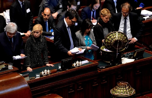 Staffs working for the parlament count the votes in Rome, Italy, on April 20, 2013. Italian President Giorgio Napolitano on Saturday won election for a second mandate in a move to solve Italy's political impasse. (Xinhua/Xu Nizhi) 
