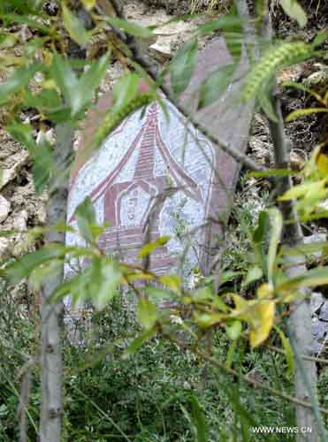 Photo taken on September 9, 2012 shows a carving with a stupa pattern in the Dra Yerpa temple built on a hillside in Dagze county of Southwest China's Tibet Autonomous Region. The temple is notable for its meditation cave connected with Songtsen Gampo, the 7th century Tibetan king. Photo: Xinhua