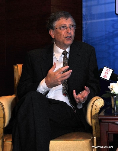 Bill Gates, co-chair and trustee of Bill and Melinda Gates Foundation, receives an exclusive interview with the Xinhua News Agency during the Boao Forum for Asia (BFA) Annual Conference 2013 in Boao, south China's Hainan Province, April 8, 2013. (Xinhua/Jiang Enyu) 