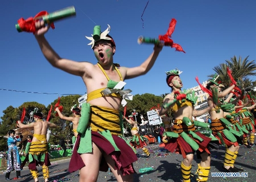 Chinese performers take part in the flowers parade during the 129th annual Nice Carnival parade, in Nice, southern France, March 2, 2013. (Xinhua/Gao Jing) 