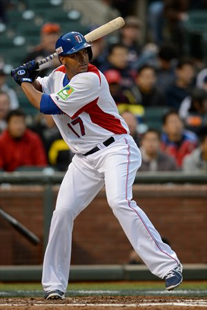 Nelson Cruz of the Dominican Republic bats against the Netherlands during the semifinal of the World Baseball Classic at AT&T Park on Monday in San Francisco, California. Photo: AFP