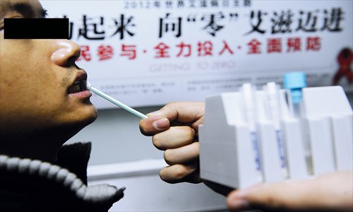 A man undergoes an HIV test at an HIV quick-testing center in Panjiayuan, Chaoyang district Monday. The center is sponsored by NGO Chaoyang Chinese AIDS Volunteer Organization. Photo: Li Hao/GT