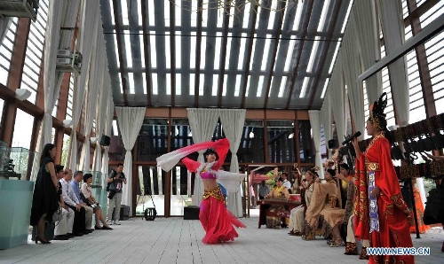 Photo taken on May 18, 2013 shows a view of Wuhan Park in the 9th China (Beijing) International Garden Expo in Beijing, capital of China. The expo opened in southwestern Fengtai district in Beijing on Saturday and will last till Nov. 18, 2013. Garden designs from 69 Chinese cities and 29 countries will be presented. (Xinhua/Li Wen) 