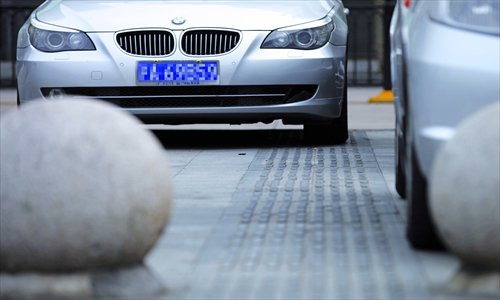 This car is parked on a path designed to help blind and visually-impaired people at the South Square of Shanghai Railway Station. Photo: Cai Xianmin/GT
