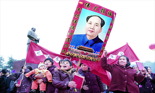 Supporters of Chairman Mao in Xiangtan chant slogans and display his portraits on his birthday in 2008. Photo: Kuang Huimin