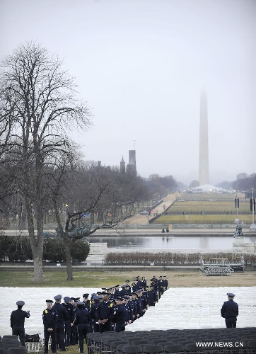 Members of U.S. armed forces take part in a dress rehearsal of the 57th Presidential Inaugural ceremony on the West Steps of the U.S. Capitol in Washington D.C., capital of the United States, Jan. 13, 2013. U.S. President Barack Obama will be ceremonially sworn in for a second four-year term on January 21. (Xinhua/Zhang Jun) 