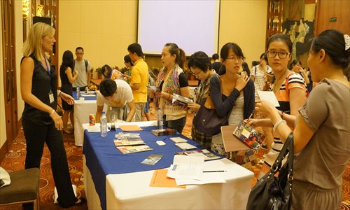 High school students meet with admissions advisors at the 2012 China Liberal Arts College Tour. Photo: Courtesy of Xu Yining