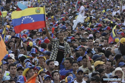 Supporters of opposition presidential candidate Henrique Capriles attend a rally in Valencia, Carabobo State, Venezuela, April 9, 2013. (Xinhua/Juan Carlos Hernandez)