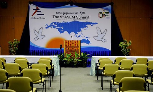 Photo taken on November 4, 2012 shows the indoor scene of the press center for the 9th Asia-Europe Meeting Summit (ASEM-9), in Vientiane, capital of Laos. The press center went into operation on Sunday for more than 700 journalists from different countries. Photo: Xinhua