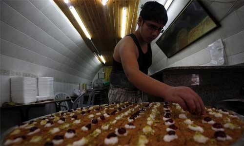 A Palestinian sweet-maker prepares sweets consumed during Ramadan in the West Bank city of Nablus, on July 20, 2012. Muslims worldwide Friday started to observe Ramadan, the Islamic month of fasting. During Ramadan, Muslims refrain from food and drink from dawn to dust, which is a very important religious practice in Islam. Photo: Xinhua