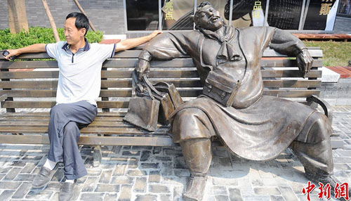 A set of stylish terracotta warrior statues was unveiled in Xi'an, northwest China's Shaanxi Province, on July 6, 2012. Photo: chinanews.com
