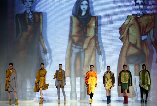 Models present creations designed by Tan Xiaowei, a student of the College of Textile and Garment of Guangzhou University, during a contest of New Designers Award in Beijing, capital of China, April 28, 2013. (Xinhua/Li Mingfang) 