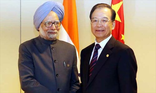Chinese Premier Wen Jiabao (R) meets with Indian Prime Minister Manmohan Singh in Rio de Janeiro, Brazil, June 20, 2012.  Photo: Xinhua