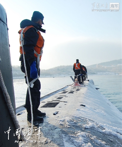 Recently, the officers and men of a submarine flotilla under the North China Sea Fleet of the Navy of the Chinese People's Liberation Army (PLA) conducted routine training. The photo features the scene of the training. (chinamil.com.cn/Li Zhikai)