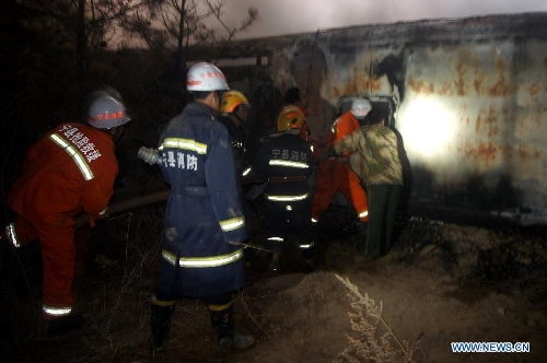 Rescuers work at the accident site where a bus accident occured in Ningxian County of Qingyang city, in northwest China's Gansu Province, Feb. 1, 2013.  (Xinhua/Wang Zhaofeng) 