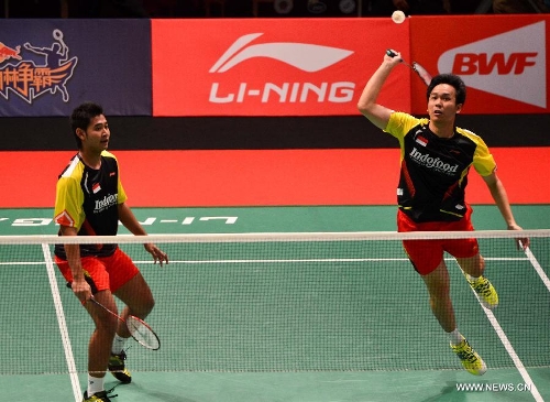 Indonesia's Hendra Setiawan (R) and Angga Pratama compete during the 2013 Sudirman Cup world mixed team badminton championship against Cai Yun and Fu Haifeng of China in Kuala Lumpur, Malaysia, on May 21, 2013. The Chinese pair won 2-1. (Xinhua/Chong Voon Chung) 