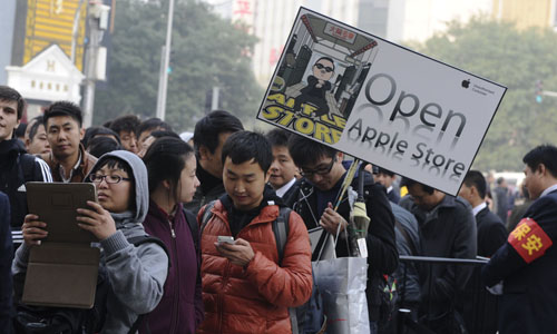 A new Apple store opened in Beijing's Wangfujing shopping district on October 20, which is the company's largest retail store in Asia. Photo: Global Times/Li Hao
