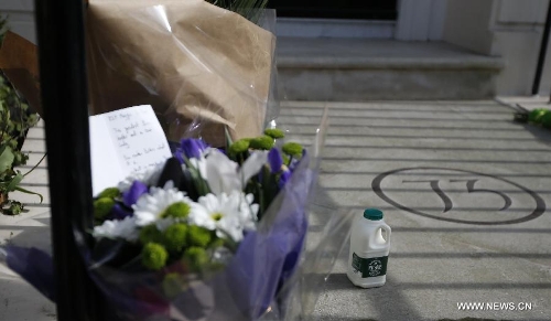 A bottle of milk to pay tributes are seen outside the residence of Baroness Thatcher in No.73 Chester Square in London, Britain, on April 8, 2013. Former British Prime Minister Margaret Thatcher died at the age of 87 after suffering a stroke, her spokesman announced Monday. (Xinhua/Wang Lili) 