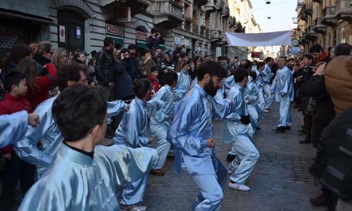 People take part in a parade celebrating the Chinese Lunar New Year in Milan, Italy, on February 10, 2013. Photo: Xinhua