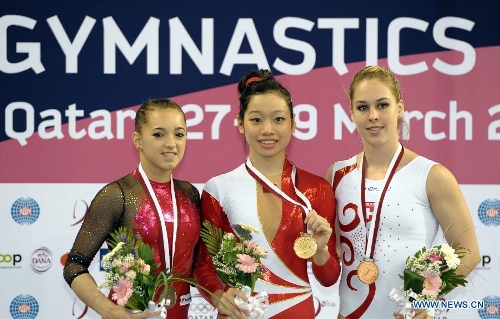 Gold medalist Phan Thi Ha Thanh (C) of Vietnam, silver medalist Larisa Andreea Iordache (L) of Romania and bronze medalist Giulia Steingruber of Switzerland pose for pictures during the awarding ceremony for women's vault at the 6th FIG Artistic Gymnastics world Challenge Cup in Doha, Qatar, March 28, 2013. (Xinhua/Chen Shaojin) 