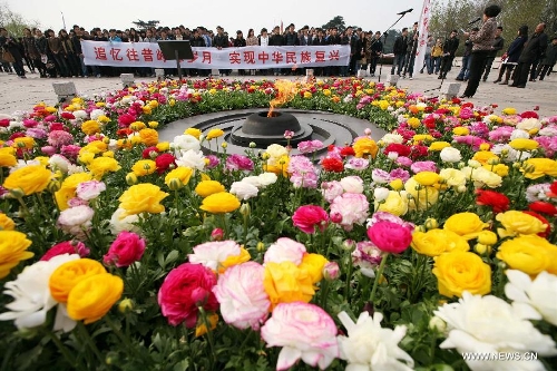 Students attend a memorial ceremony held at Yuhuatai Martyr Cemetery in Nanjing, capital of east China's Jiangsu Province, March 30, 2013. Various memorial ceremonies were held across the country to pay respect to martyrs ahead of the Qingming Festival, or Tomb Sweeping Day, which falls on April 4 this year. (Xinhua) 