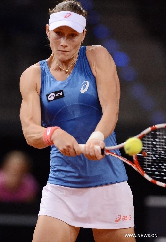 Samantha Stosur of Austrilia returns the ball during the first round match of Porsche Tennis Grand Prix against Jelena Jankovic of Serbia in Stuttgart, Germany, on April 24, 2013. Samantha Stosur lose the match 0-2. (Xinhua/Ma Ning) 