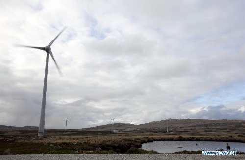 Photo taken on March 13, 2013 shows the general view of mills 44 meters high at the wind farm in the Sand Bay wind farm zone in Puerto Argentino (Port Stanley), on the Malvinas Islands (Falkland Islands). The Malvinas Islands have a wind farm with 6 mills generating 33 percent of the electricity consumed by the residents. (Xinhua/Martin Zabala) 