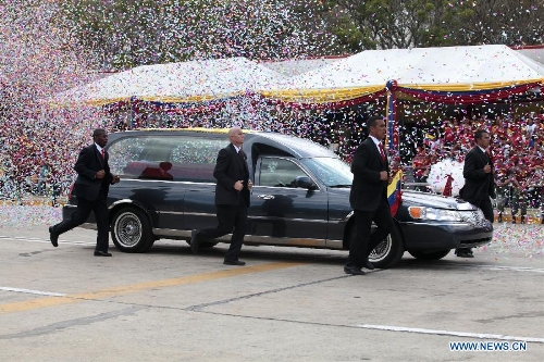 The body of late Venezuelan President Hugo Chavez is carried from the Military Academy to the Mountain Barracks, in the city of Caracas, capital of Venezuela, on March 15, 2013. Venezuelans honored late President Hugo Chavez, before his remains were transfered to the Mountain Barracks, where he will rest inside a glass case. Venezuelan President died on March 5, after struggling with cancer for two years. (Xinhua/AVN) 