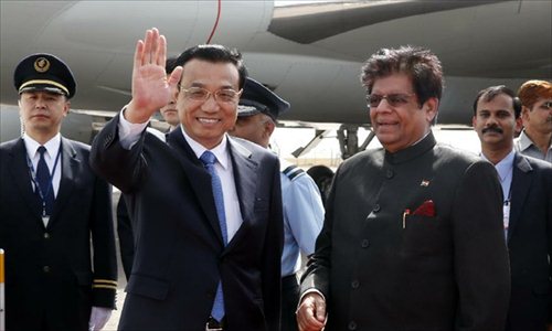 Chinese Premier Li Keqiang arrived in New Delhi on Sunday afternoon for the first leg of his maiden foreign trip since he became premier in March.  Photo: Xinhua