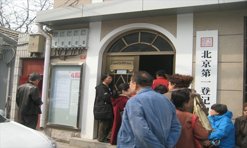 Senior citizens wait outside the China Will Bank. Photo: Yin Lu/GT 