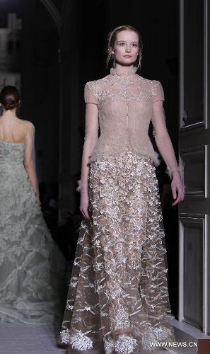 A model displays creations of Valentino during Valentino's Spring/Summer 2013 Haute Couture fashion show in Paris, France, Jan. 23, 2013. (Xinhua/Gao Jing) 