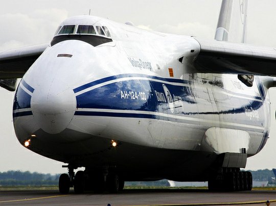 An-124 air transporter