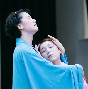 A rehearsal photo from the opera