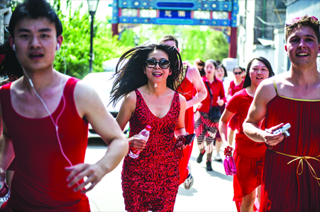 The group all smiles in the beautiful springtime weather Sunday. Photo: Li Hao/GT