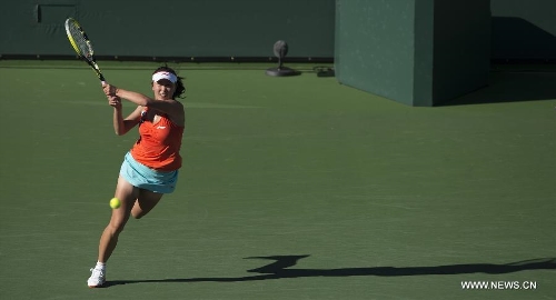 &nbsp;Peng Shuai of China returns a ball during the women's doubles semifinal match against Nadia Petrova of Russia and Katarina Srebotnik of Slovenia in the BNP Paribas Open in Indian Wells, California, March 14, 2014. Petrova and Srebotnik won 2-0 to enter the final. (Xinhua/Yang Lei) 